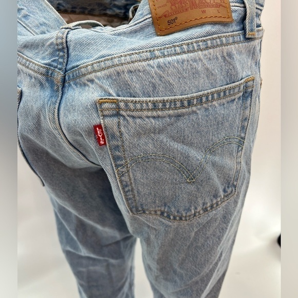 Levis Distressed Light Blue Jeans - Picture 5 of 9